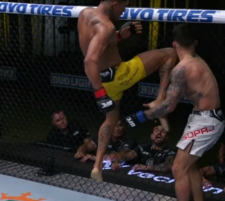 Vinicius Oliveira eliminates Bernardo Sopai with ridiculous flying knee knockout