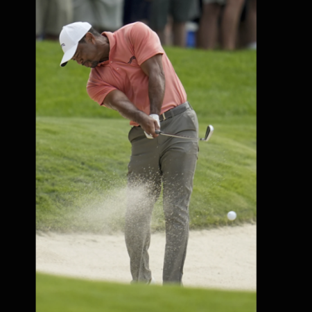 Late 3-Putts Lead to Tiger Woods’ Slow Start at PGA Championship